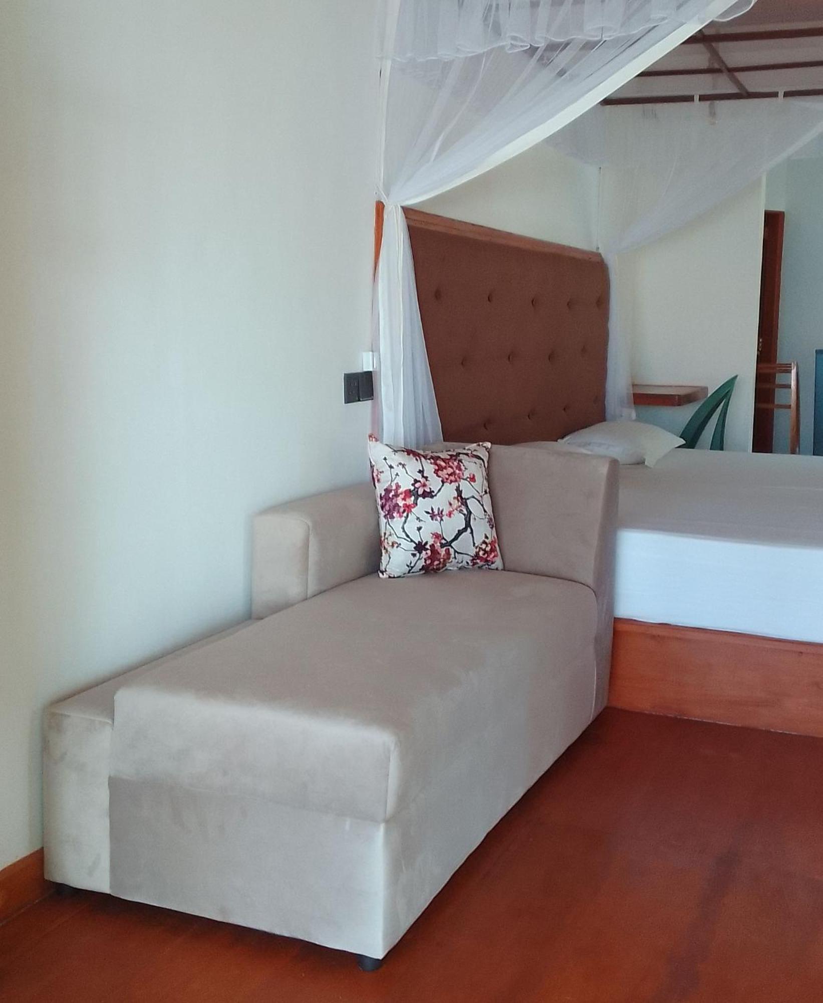 Thusara Guesthouse Mirissa Extérieur photo