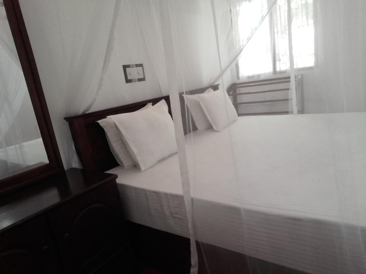 Thusara Guesthouse Mirissa Extérieur photo